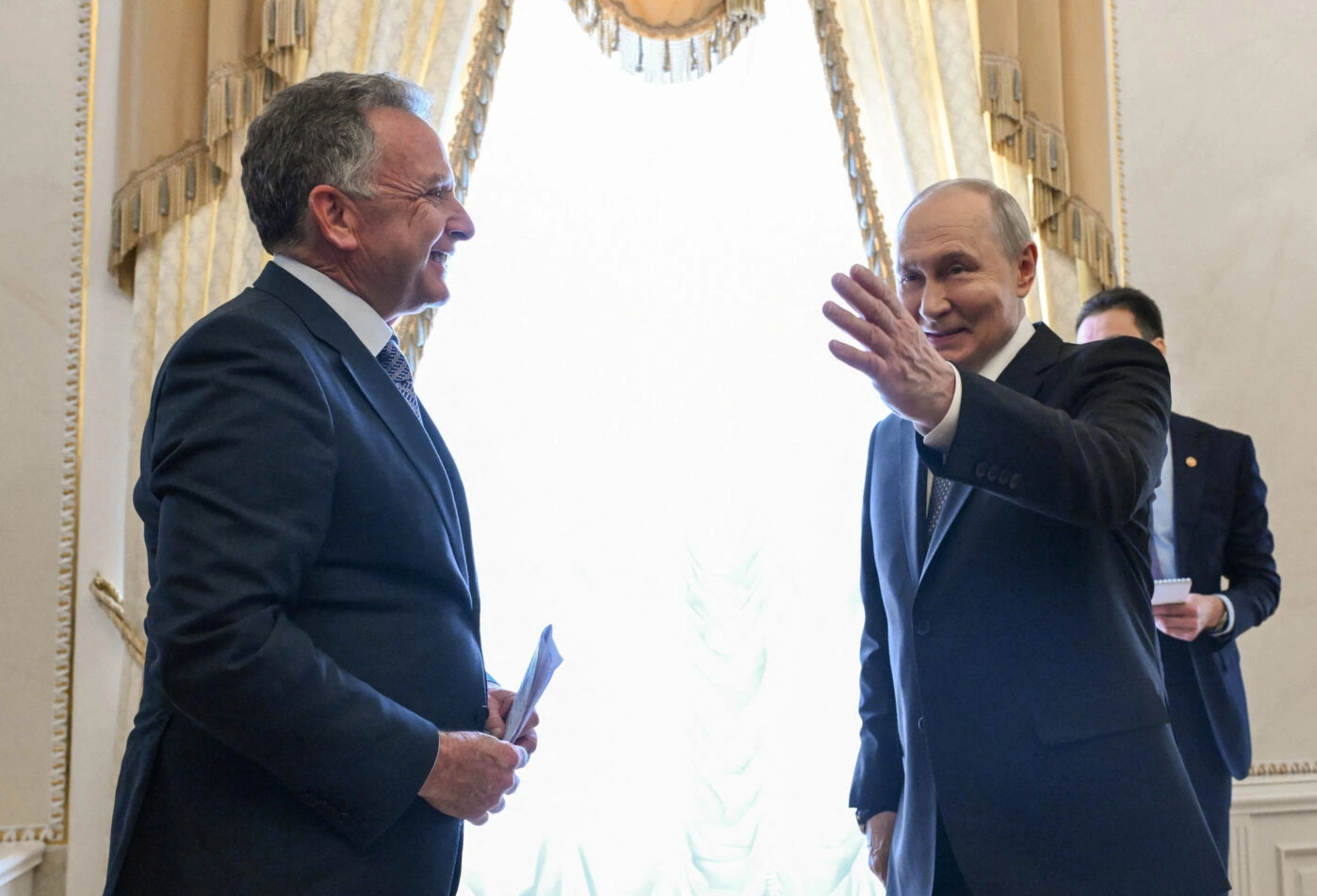 Спецпосланник США Стив Уиткофф во&nbsp;время встречи с&nbsp;Владимиром Путиным в&nbsp;Константиновском дворце в&nbsp;Санкт-Петербурге, 21&nbsp;октября 2026 года